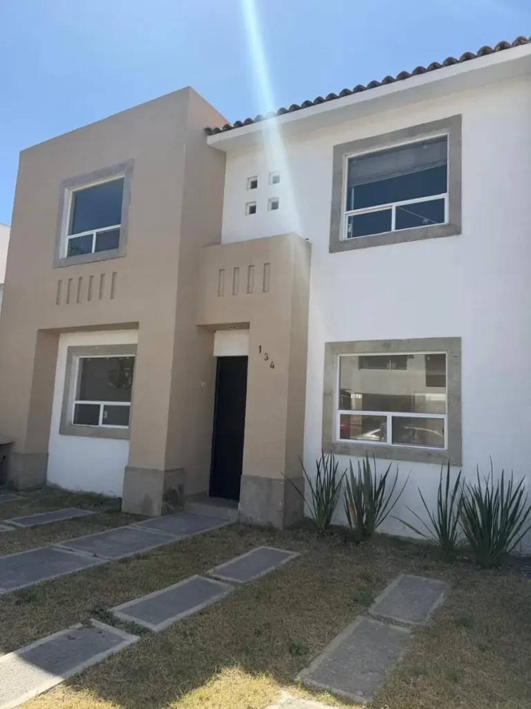 Casa en venta con 3 recámaras y excelente ubicación en el Refugio