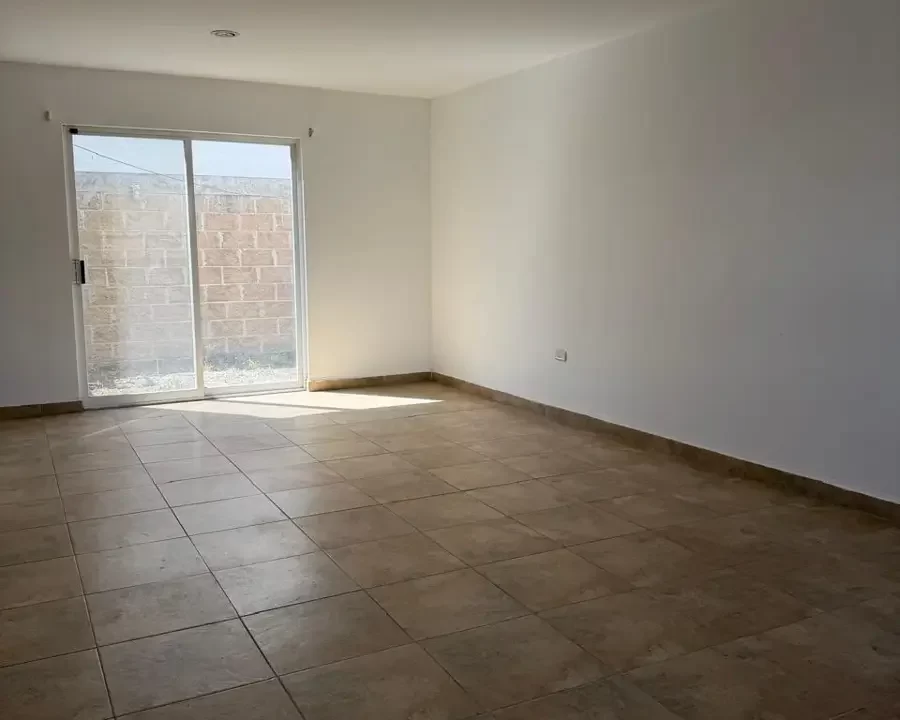Casa en venta con 3 recámaras y excelente ubicación en el Refugio — img 2