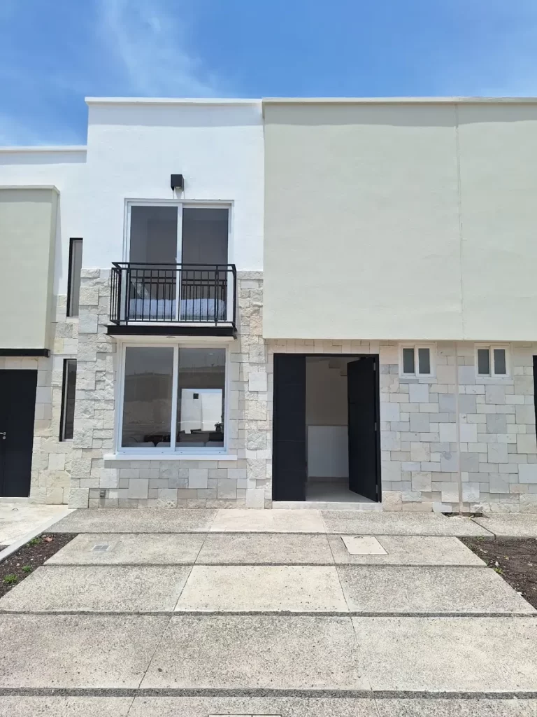 CASA EN VENTA CUMBRES DEL MARQUES