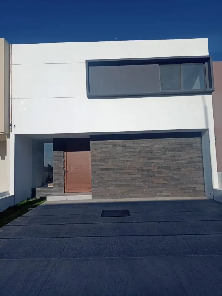 ESTRENA CASA EN EL CONDADO